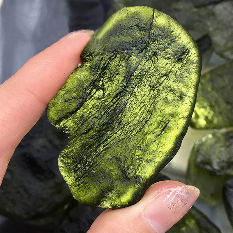 1pc Natural Crystal Stone Irregular Shaped Moldavite Impact Glass Stone Green Energy Stones Room Decoration Accessories